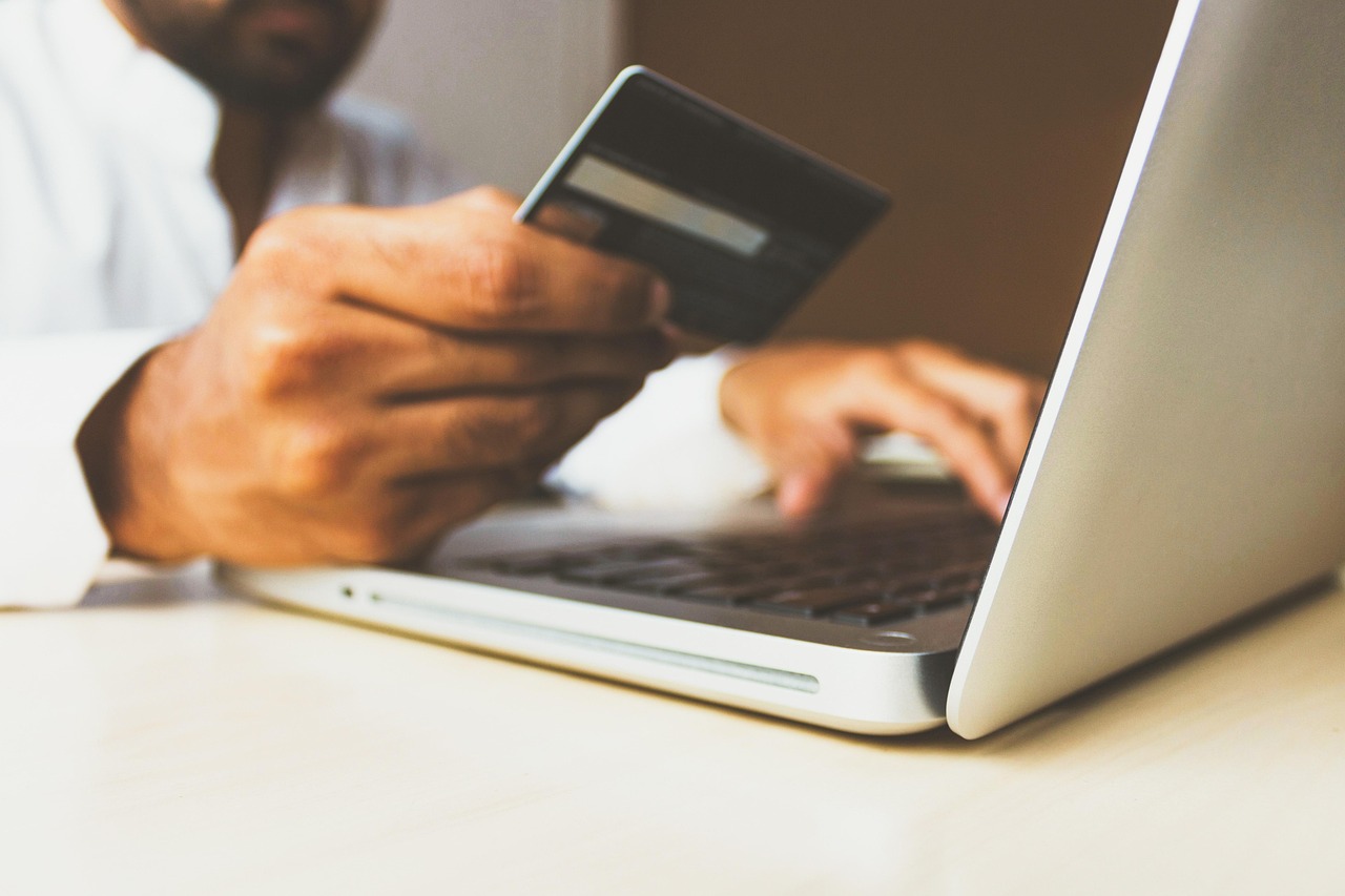 HOW TO BUILD CREDIT WHEN YOU’RE YOUNG